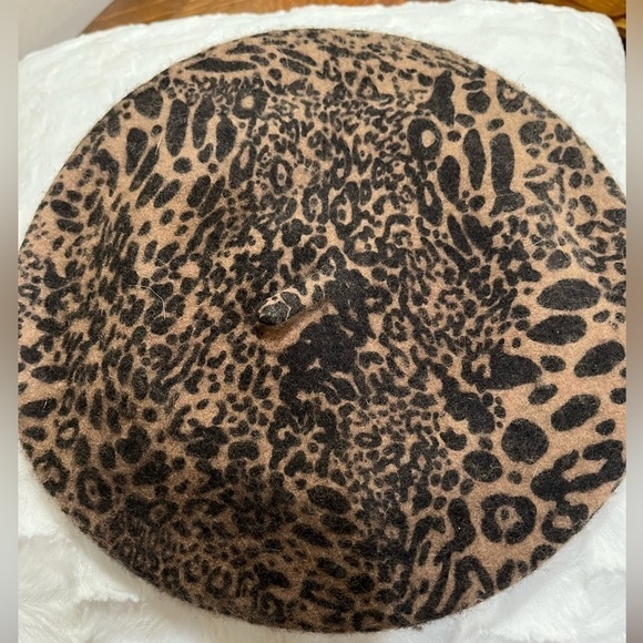 International concept, wool blend,French beret, hat, animal, print, Blk/Brn NWT - Picture 1 of 6